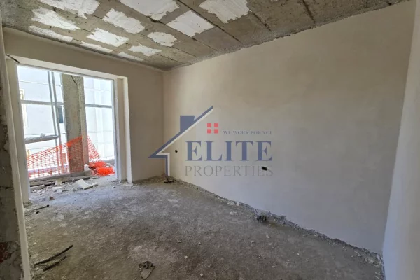 Shtepi ne shitje Apartament ne Durres, 1+1, Mobilimi Bosh, pa mobiluar, Pagesa 96,334  Euro.