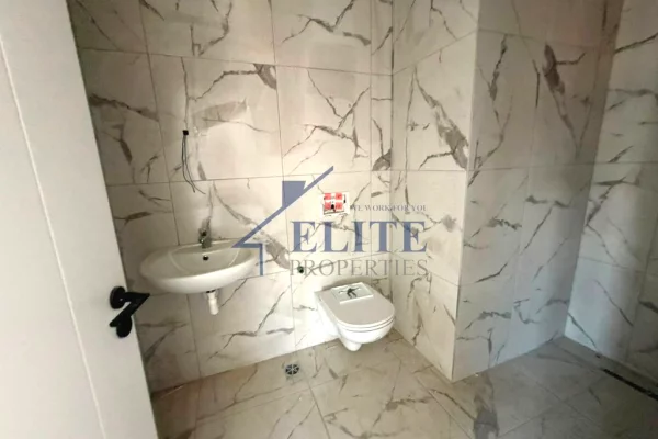 Shtepi ne shitje Apartament ne Tirane, 3+1, Mobilimi Bosh, pa mobiluar, Pagesa 229,650  Euro.