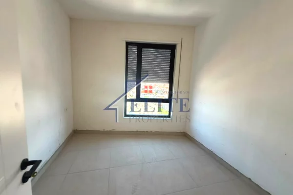 Shtepi ne shitje Apartament ne Tirane, 3+1, Mobilimi Bosh, pa mobiluar, Pagesa 229,650  Euro.