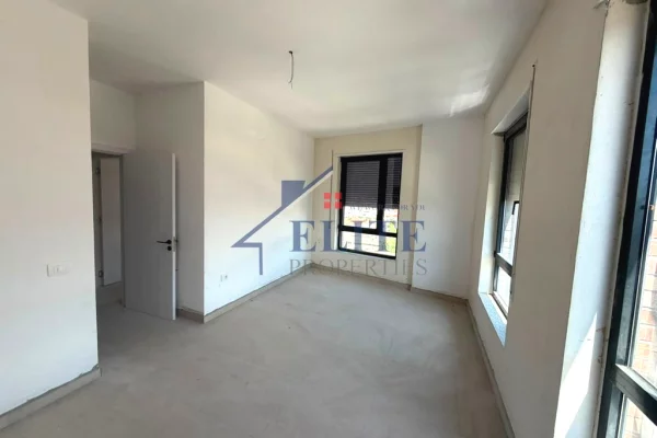 Shtepi ne shitje Apartament ne Tirane, 3+1, Mobilimi Bosh, pa mobiluar, Pagesa 229,650  Euro.