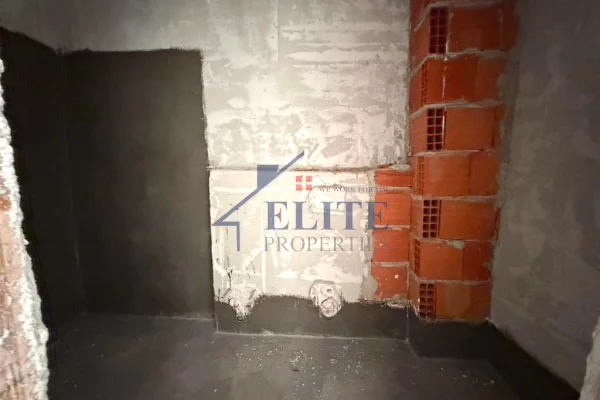 Shtepi ne shitje Apartament ne Tirane, 1+1, Mobilimi Bosh, pa mobiluar, Pagesa 58,464  Euro.
