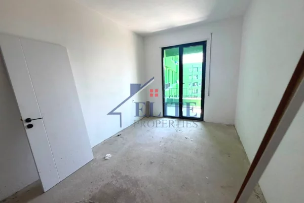 Shtepi ne shitje Apartament ne Tirane, 2+1, Mobilimi Bosh, pa mobiluar, Pagesa 181,350  Euro.