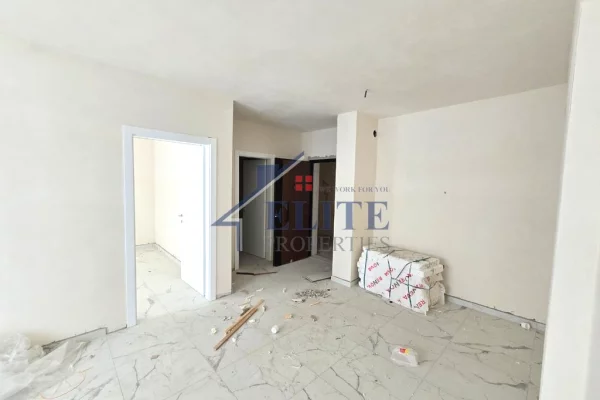 Shtepi ne shitje Apartament ne Durres, 1+1, Mobilimi Bosh, pa mobiluar, Pagesa 79,000  Euro.