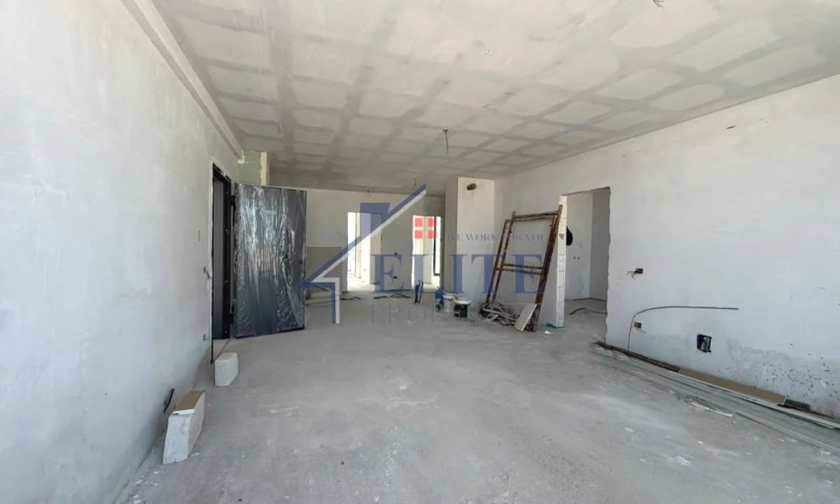 Shtepi ne shitje Apartament ne Durres, 3+1, Mobilimi Bosh, pa mobiluar, Pagesa 428,000  Euro.