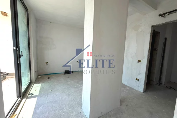 Shtepi ne shitje Apartament ne Durres, 3+1, Mobilimi Bosh, pa mobiluar, Pagesa 428,000  Euro.
