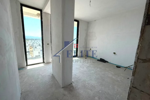 Shtepi ne shitje Apartament ne Durres, 3+1, Mobilimi Bosh, pa mobiluar, Pagesa 428,000  Euro.
