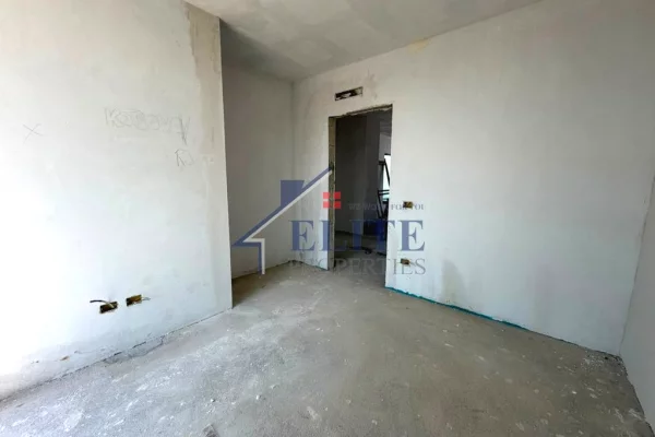 Shtepi ne shitje Apartament ne Durres, 3+1, Mobilimi Bosh, pa mobiluar, Pagesa 428,000  Euro.
