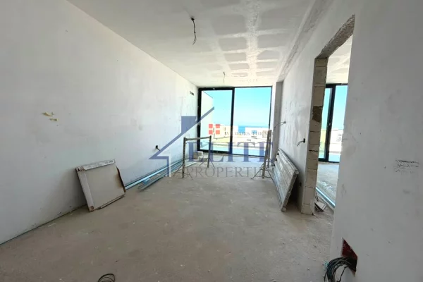 Shtepi ne shitje Apartament ne Durres, 3+1, Mobilimi Bosh, pa mobiluar, Pagesa 428,000  Euro.
