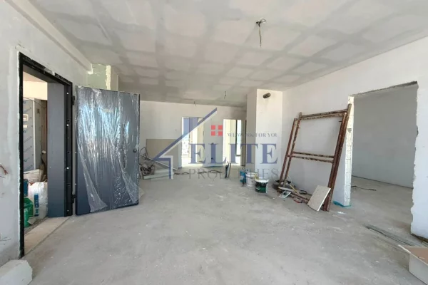 Shtepi ne shitje Apartament ne Durres, 3+1, Mobilimi Bosh, pa mobiluar, Pagesa 428,000  Euro.