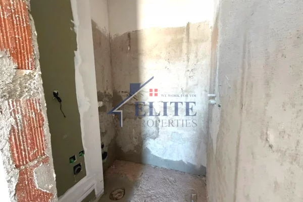 Shtepi ne shitje Apartament ne Durres, 2+1, Mobilimi Bosh, pa mobiluar, Pagesa 250,000  Euro.