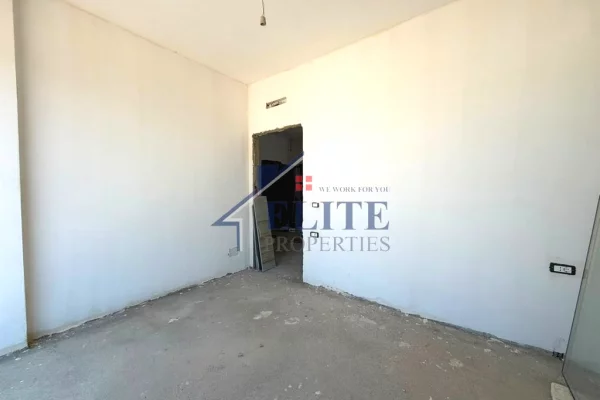 Shtepi ne shitje Apartament ne Durres, 2+1, Mobilimi Bosh, pa mobiluar, Pagesa 250,000  Euro.