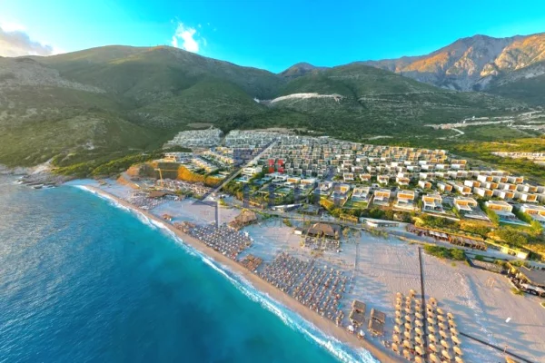 Shtepi ne shitje Vila Luksoze ne Himare, 3+1, Mobilimi E mobiluar, Pagesa 2,200,000  Euro.