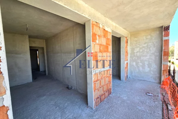 Shtepi ne shitje Apartament ne Durres, 1+1, Mobilimi Bosh, pa mobiluar, Pagesa 81,240  Euro.