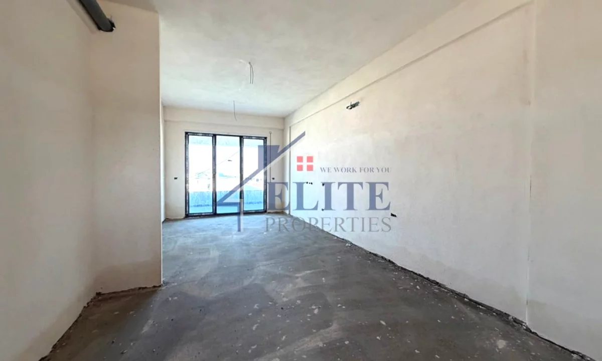 Shtepi ne shitje Apartament ne Durres, Garsoniere, Mobilimi Bosh, pa mobiluar, Pagesa 181,677  Euro.