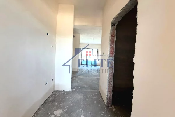 Shtepi ne shitje Apartament ne Durres, Garsoniere, Mobilimi Bosh, pa mobiluar, Pagesa 181,677  Euro.