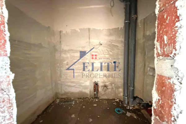 Shtepi ne shitje Apartament ne Durres, Garsoniere, Mobilimi Bosh, pa mobiluar, Pagesa 181,677  Euro.