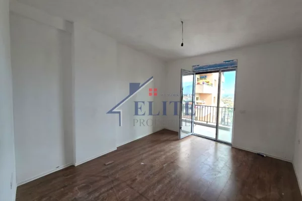 Shtepi ne shitje Apartament ne Tirane, 1+1, Mobilimi Bosh, pa mobiluar, Pagesa 98,180  Euro.