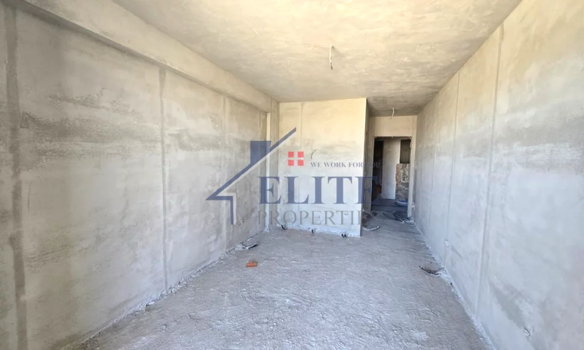 Shtepi ne shitje Apartament ne Durres, Garsoniere, Mobilimi Bosh, pa mobiluar, Pagesa 48,360  Euro.