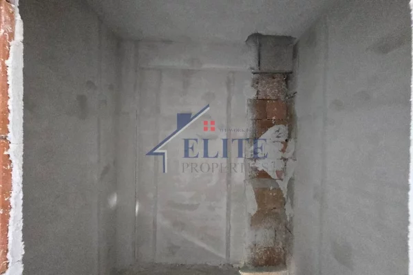 Shtepi ne shitje Apartament ne Durres, Garsoniere, Mobilimi Bosh, pa mobiluar, Pagesa 48,360  Euro.