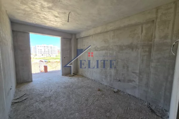 Shtepi ne shitje Apartament ne Durres, Garsoniere, Mobilimi Bosh, pa mobiluar, Pagesa 48,360  Euro.