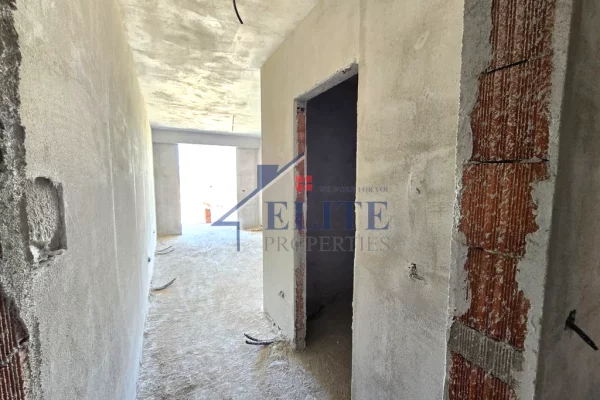 Shtepi ne shitje Apartament ne Durres, Garsoniere, Mobilimi Bosh, pa mobiluar, Pagesa 48,360  Euro.