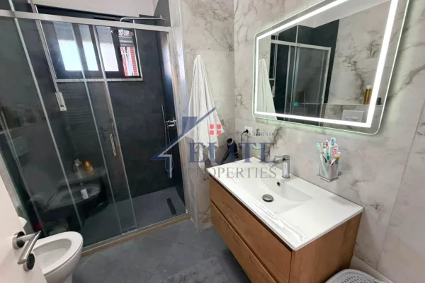 Shtepi ne shitje Apartament ne Tirane, 2+1, Mobilimi E mobiluar, Pagesa 245,000  Euro.