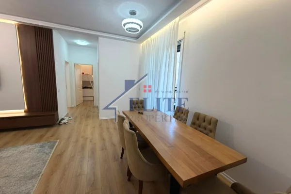 Shtepi ne shitje Apartament ne Tirane, 2+1, Mobilimi E mobiluar, Pagesa 245,000  Euro.