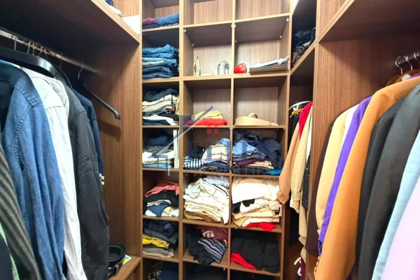 Shtepi ne shitje Apartament ne Tirane, 2+1, Mobilimi E mobiluar, Pagesa 245,000  Euro.