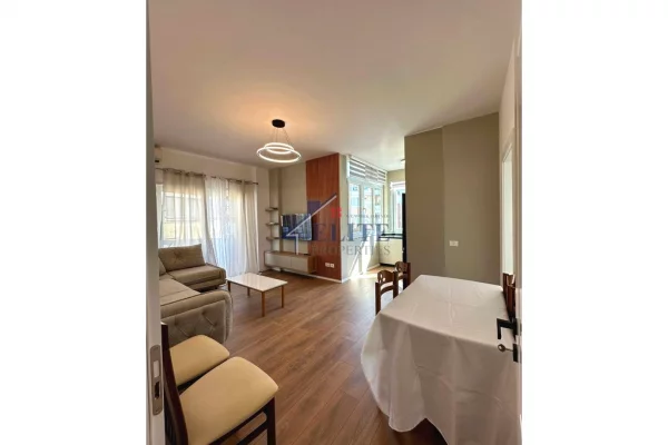 Pranë Kopshtit Zoologjik, apartament 2+1 me qira