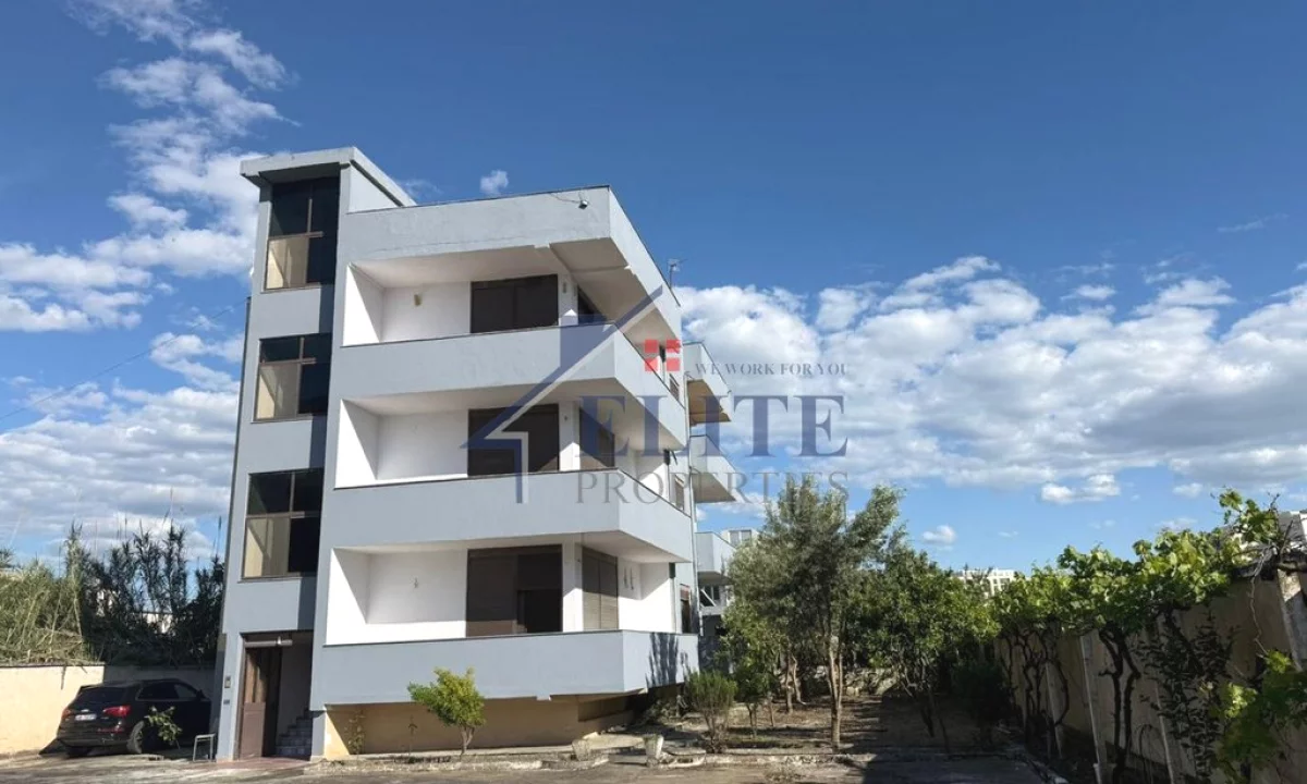 Shtepi ne shitje Vila Luksoze ne Durres, 7+1, Mobilimi Bosh, pa mobiluar, Pagesa 650,000  Euro.