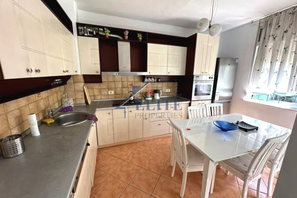 Shtepi me qera Apartament ne Tirane, 2+1, Mobilimi E mobiluar, Pagesa 800  Euro.