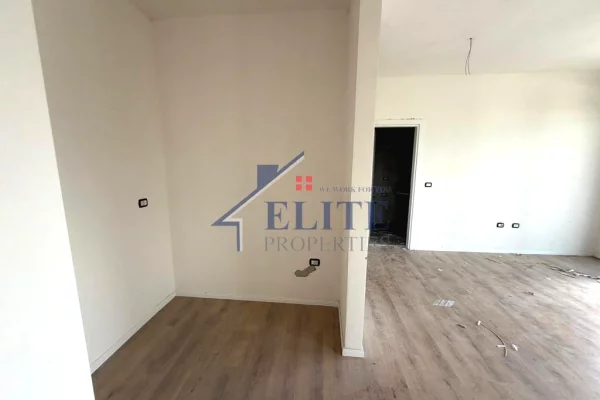 Shtepi ne shitje Apartament ne Tirane, 2+1, Mobilimi Bosh, pa mobiluar, Pagesa 177,000  Euro.