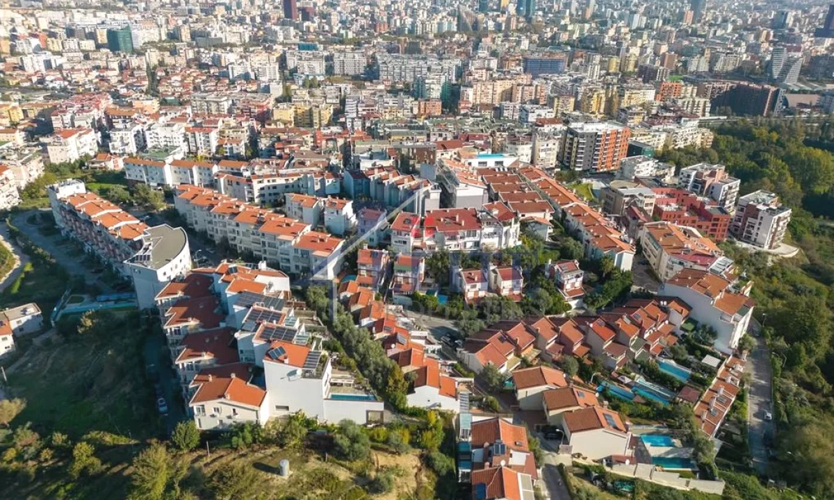 Shtepi ne shitje Apartament ne Tirane, 2+1, Mobilimi Bosh, pa mobiluar, Pagesa 211,497  Euro.
