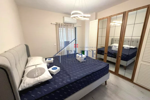 Shtepi me qera Apartament ne Tirane, 3+1, Mobilimi E mobiluar, Pagesa 1,300  Euro.