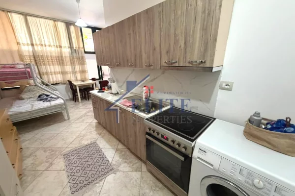Shtepi me qera Apartament ne Tirane, Garsoniere, Mobilimi E mobiluar, Pagesa 27,000  Leke.