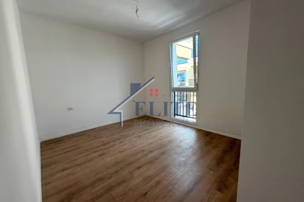 Shtepi ne shitje Apartament ne Tirane, 2+1, Mobilimi Bosh, pa mobiluar, Pagesa 176,088  Euro.