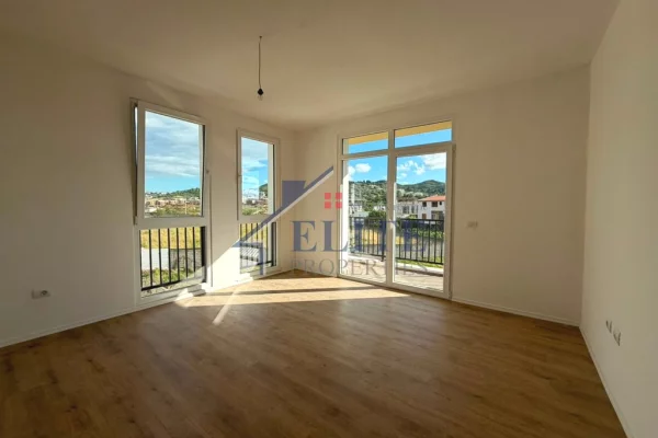Shtepi ne shitje Apartament ne Tirane, 2+1, Mobilimi Bosh, pa mobiluar, Pagesa 176,088  Euro.