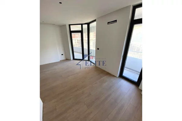 Shtepi ne shitje Apartament ne Durres, 2+1, Mobilimi Bosh, pa mobiluar, Pagesa 261,492  Euro.