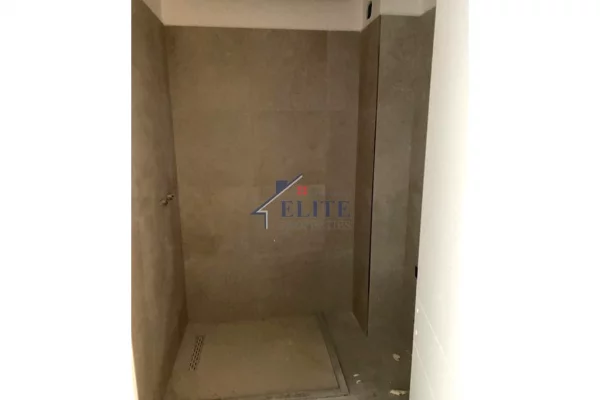 Shtepi ne shitje Apartament ne Durres, 2+1, Mobilimi Bosh, pa mobiluar, Pagesa 261,492  Euro.