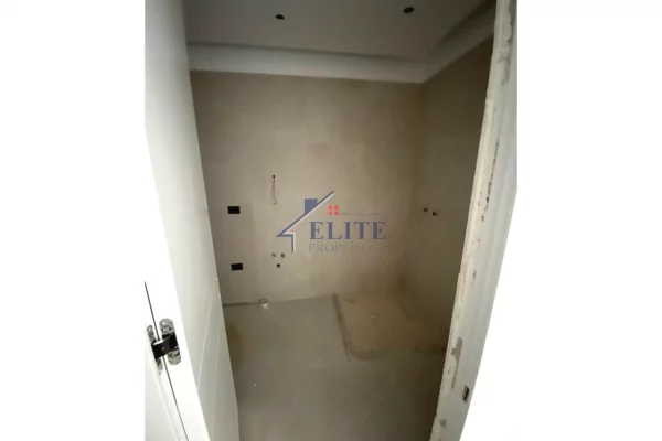 Shtepi ne shitje Apartament ne Durres, 2+1, Mobilimi Bosh, pa mobiluar, Pagesa 261,492  Euro.