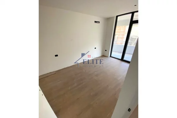 Shtepi ne shitje Apartament ne Durres, 2+1, Mobilimi Bosh, pa mobiluar, Pagesa 261,492  Euro.