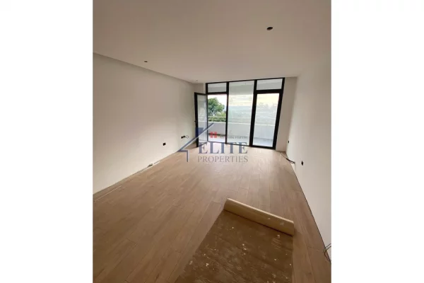 Shtepi ne shitje Apartament ne Durres, 2+1, Mobilimi Bosh, pa mobiluar, Pagesa 261,492  Euro.
