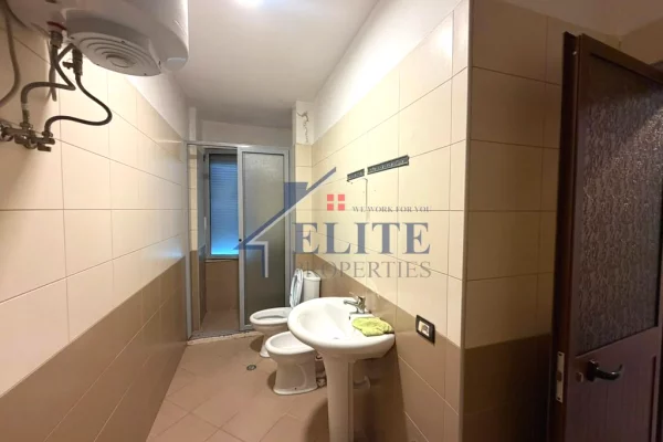 Shtepi me qera Apartament ne Tirane, 2+1, Mobilimi Bosh, pa mobiluar, Pagesa 40,000  Euro.