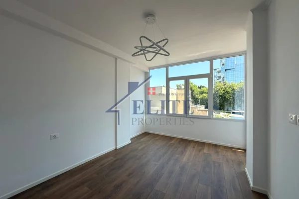 Shtepi ne shitje Apartament ne Tirane, 1+1, Mobilimi Bosh, pa mobiluar, Pagesa 108,000  Euro.