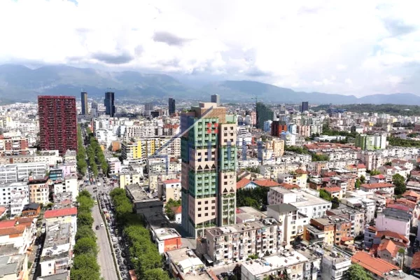 Shtepi ne shitje Apartament ne Tirane, 2+1, Mobilimi Bosh, pa mobiluar, Pagesa 33,700,000  Euro.
