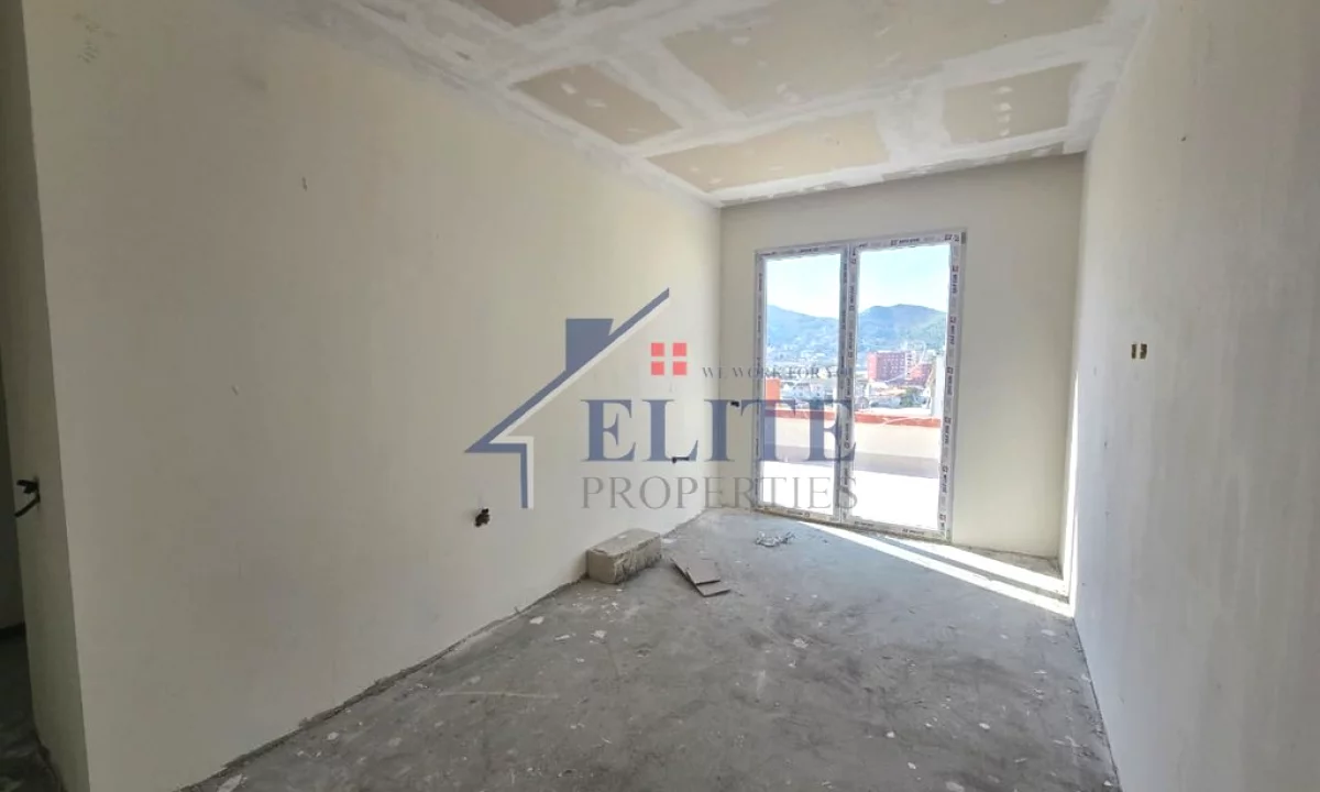 Shtepi ne shitje Apartament ne Tirane, 2+1, Mobilimi Bosh, pa mobiluar, Pagesa 187,500  Euro.