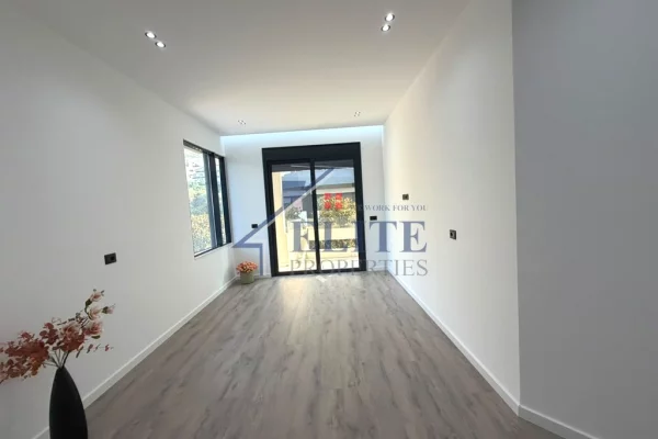 Shtepi ne shitje Apartament ne Vlore, 1+1, Mobilimi Bosh, pa mobiluar, Pagesa 210,000  Euro.