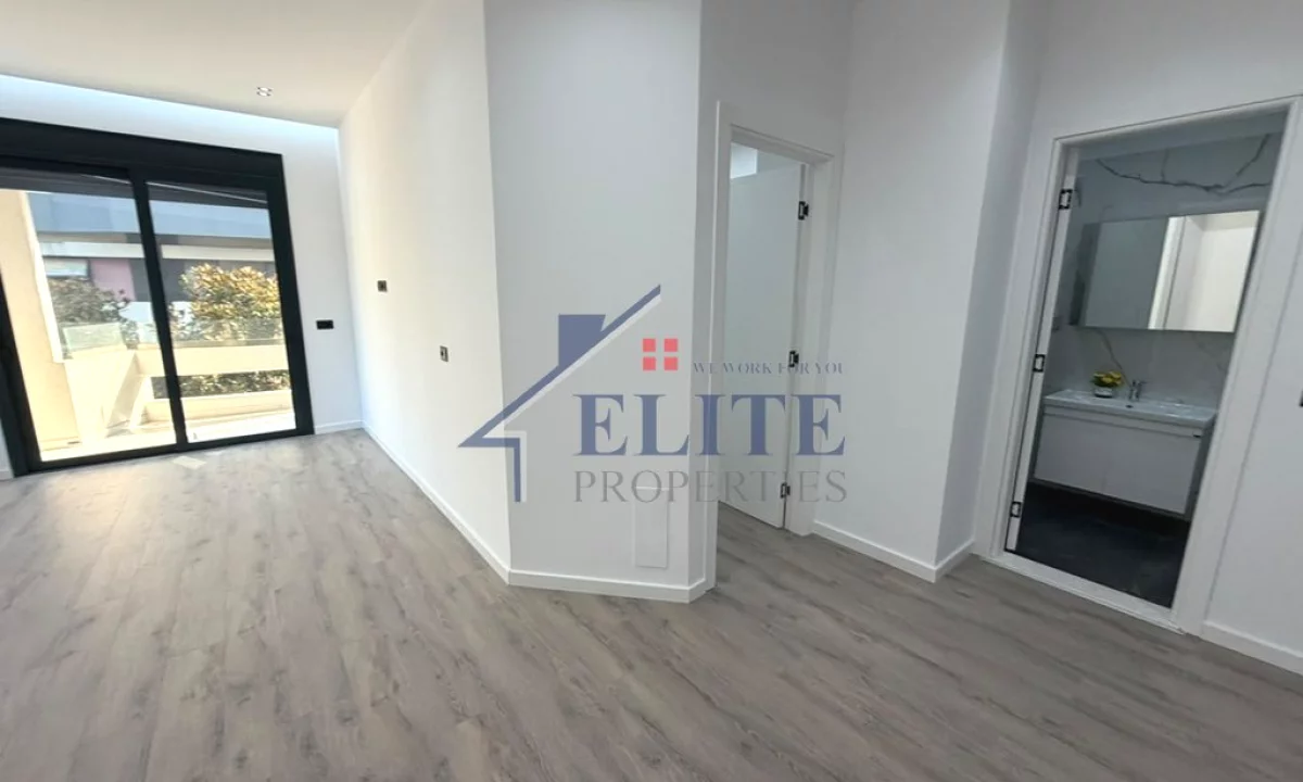 Shtepi ne shitje Apartament ne Vlore, 1+1, Mobilimi Bosh, pa mobiluar, Pagesa 210,000  Euro.