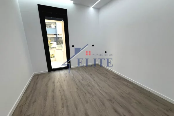 Shtepi ne shitje Apartament ne Vlore, 1+1, Mobilimi Bosh, pa mobiluar, Pagesa 210,000  Euro.