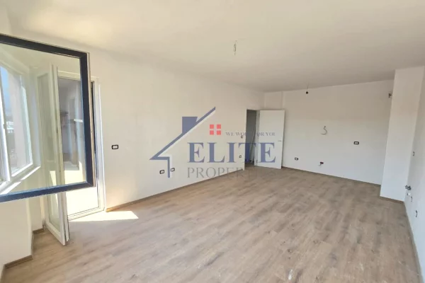 Shtepi ne shitje Apartament ne Tirane, 2+1, Mobilimi Bosh, pa mobiluar, Pagesa 160,000  Euro.